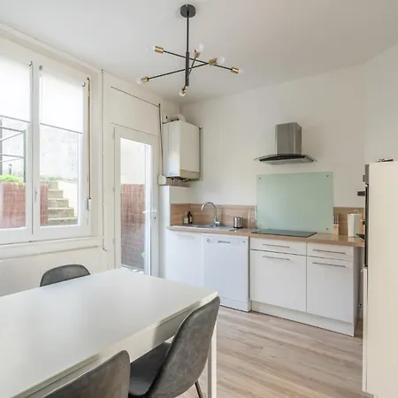 Paisible Maison Et Jardin A Proximite Des Remparts Holiday home